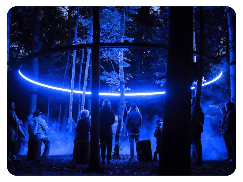 Onhwa' Lumina Experience - he living heritage of the Huron- Wendat Nation. A night walk in a enchanted path of lights, sounds and amazing visual effects.